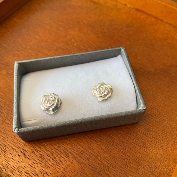 Brand new - silver earrings - Picture 1 of 3